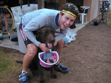 Thayer attaches a bike basket to a dog we met in Circleville, UT. You should have seen him installing the clipless pedals.