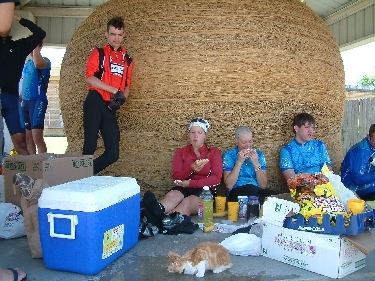 Smartest cat IN THE WORLD. Food + world’s largest ball of twine = Kitty Heaven
