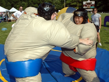 ersin and eric dueling it out, sumo-style