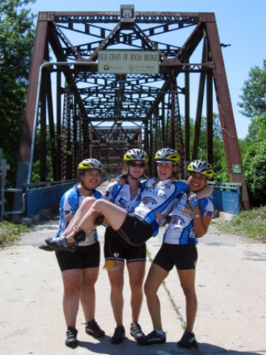 Lifting Katie before the Chain of Rocks Bridge.