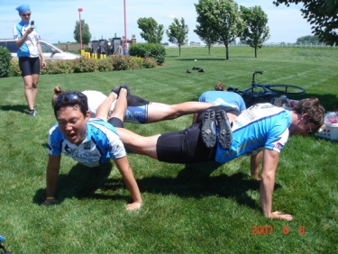 Michelle, Min Ku, Jarred and Kara find new ways to expend their extra energy at a water stop.